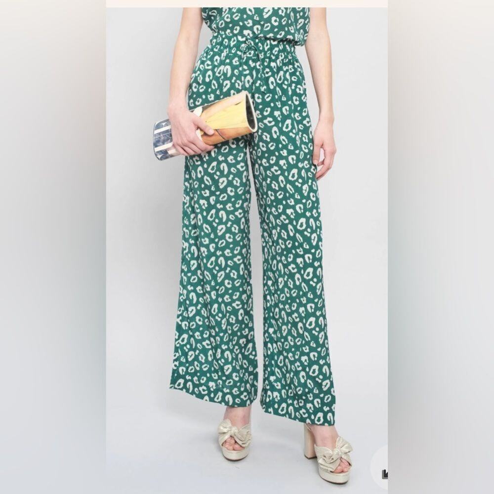 TUCKER WIDE LEG‎ GABY NAVY DAISIES IN DOUBLE GEORGETTE PANTS SIZE M